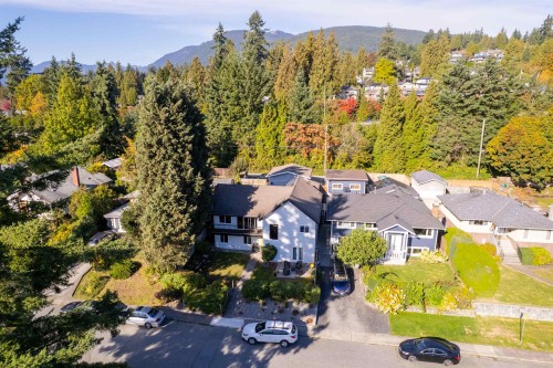 324 24Th Street E, North Vancouver, BC 