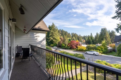 324 24Th Street E, North Vancouver, BC 