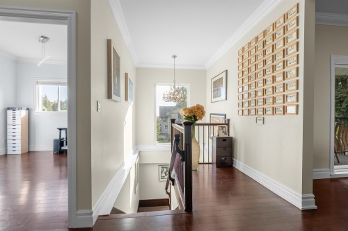 324 24Th Street E, North Vancouver, BC 