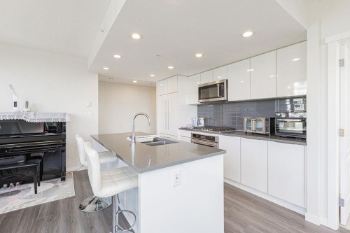 803-3100 Windsor Gate, Coquitlam, BC 