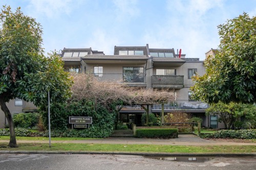 215-251 4th Street W North Vancouver, BC V7M 1H8
