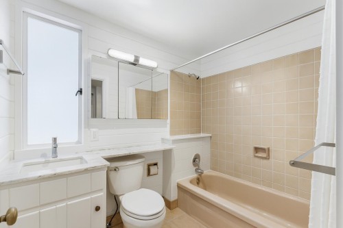 865 12Th Street E, North Vancouver, BC 