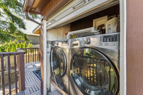 865 12Th Street E, North Vancouver, BC 