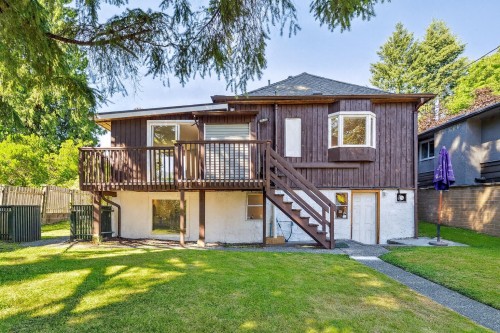 865 12Th Street E, North Vancouver, BC 