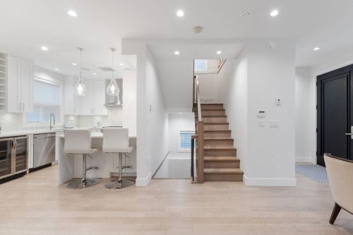 2008 Larson Road, North Vancouver, BC 