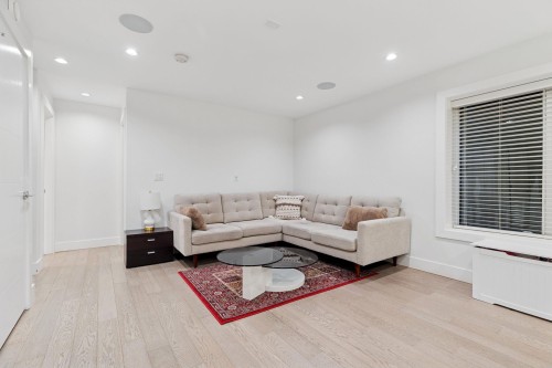 2008 Larson Road, North Vancouver, BC 