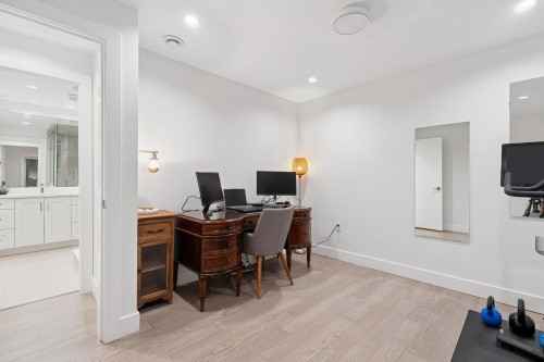 2008 Larson Road, North Vancouver, BC 