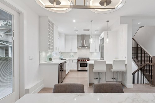 2008 Larson Road, North Vancouver, BC 