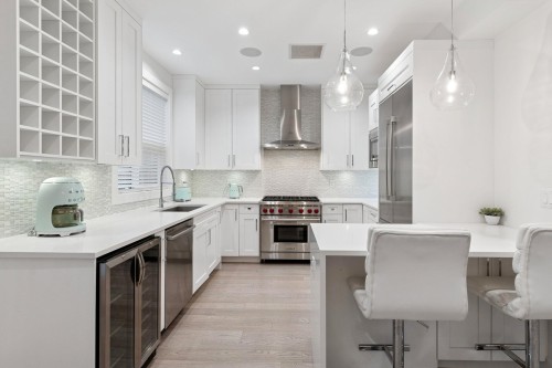 2008 Larson Road, North Vancouver, BC 