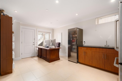 1683 64Th Avenue W, Vancouver, BC 