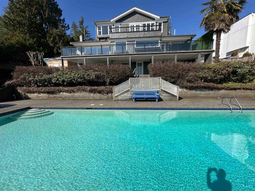 2390 Palmerston Avenue  West Vancouver, BC V7V 2W1