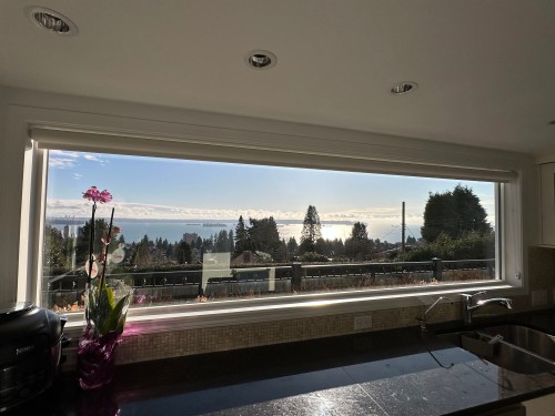 2390 Palmerston Avenue, West Vancouver, BC 