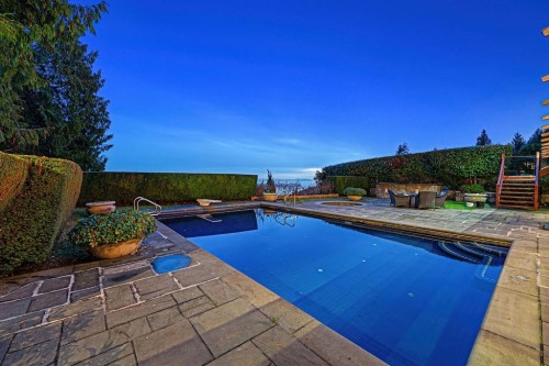 1626 Pinecrest Drive, West Vancouver, BC 