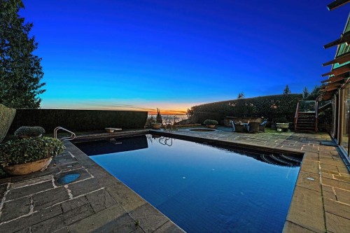 1626 Pinecrest Drive, West Vancouver, BC 