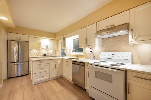 111 Bonnymuir Drive, West Vancouver, BC 