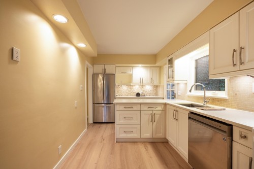 111 Bonnymuir Drive, West Vancouver, BC 