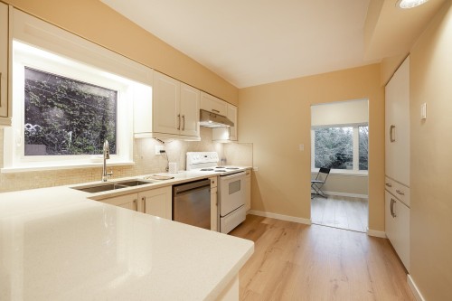 111 Bonnymuir Drive, West Vancouver, BC 