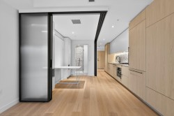 424-2471 St.George Street  Vancouver, BC V5T 0L8