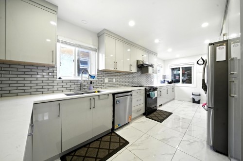 2545 43Rd Avenue E, Vancouver, BC 