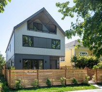 1-356 40th Avenue E Vancouver, BC V5W 1L9