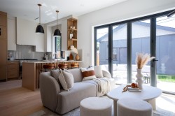 2-356 40th Avenue E Vancouver, BC V5W 1L9