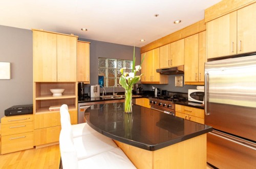 1375 Laburnum Street, Vancouver, BC 