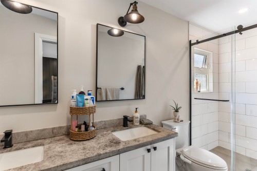4876 4Th Avenue, Delta, BC 