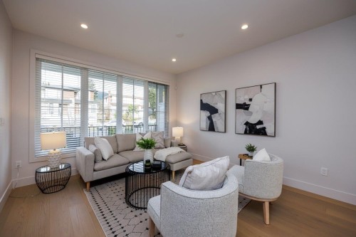 229 22Nd Street E, North Vancouver, BC 