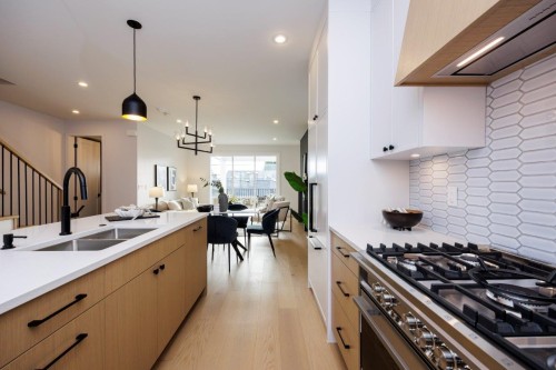 229 22Nd Street E, North Vancouver, BC 