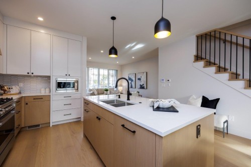 229 22Nd Street E, North Vancouver, BC 