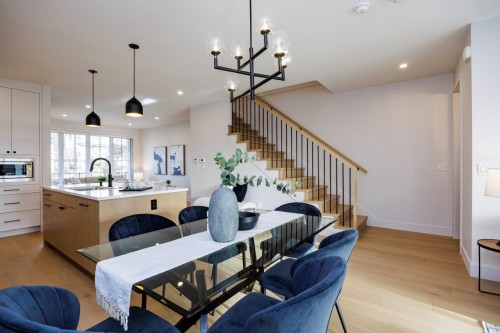 229 22Nd Street E, North Vancouver, BC 