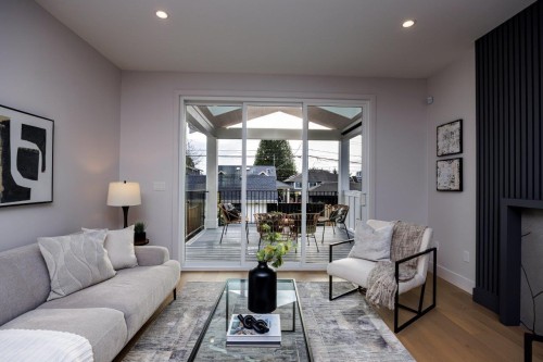 229 22Nd Street E, North Vancouver, BC 