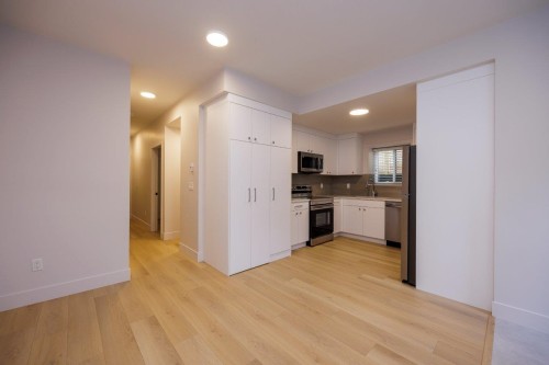 229 22Nd Street E, North Vancouver, BC 