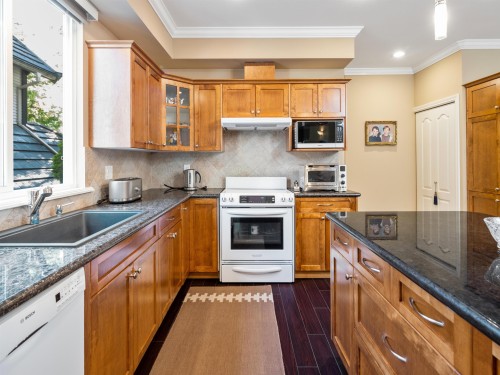 2205 Parkway Boulevard, Coquitlam, BC 