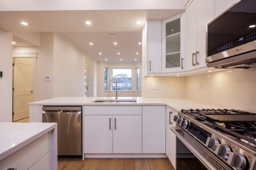 254 18Th Street E, North Vancouver, BC 