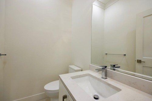 254 18Th Street E, North Vancouver, BC 