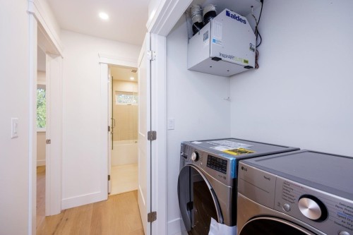 254 18Th Street E, North Vancouver, BC 