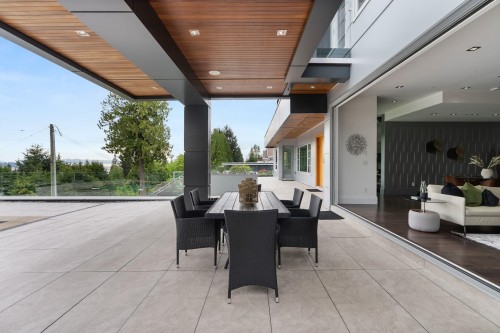 1265 Queens Avenue, West Vancouver, BC 