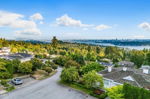 1595 Tyrol Court, West Vancouver, BC 