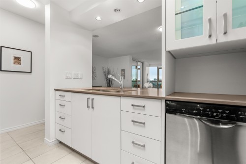 1603-388 Drake Street, Vancouver, BC 