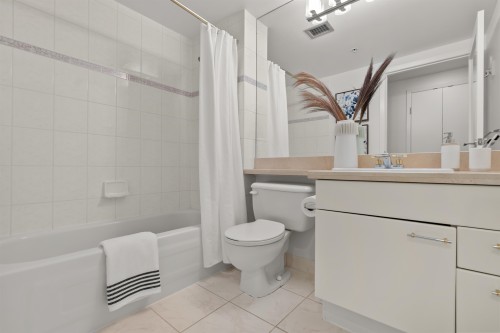 1603-388 Drake Street, Vancouver, BC 