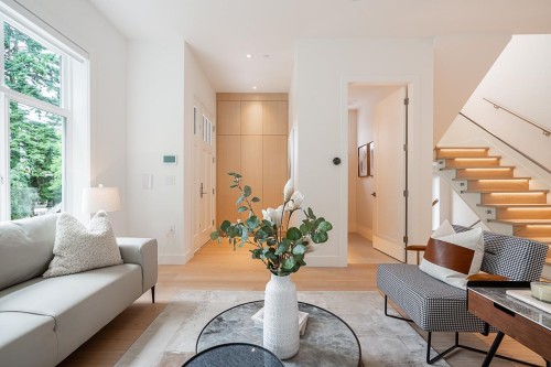 2561 2Nd Avenue W, Vancouver, BC 