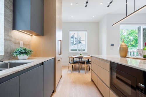 2561 2Nd Avenue W, Vancouver, BC 