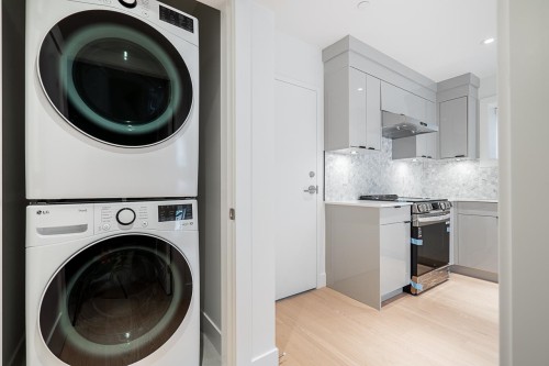 2561 2Nd Avenue W, Vancouver, BC 