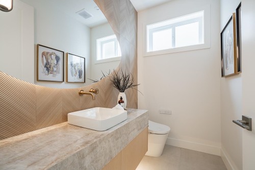 2561 2Nd Avenue W, Vancouver, BC 