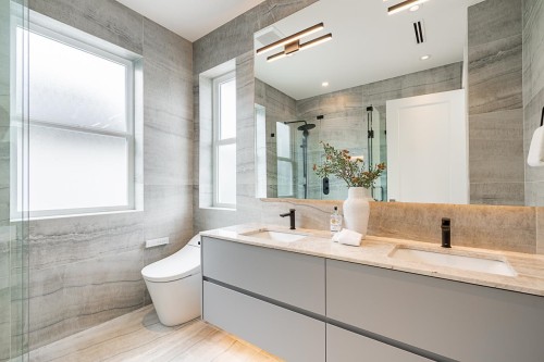 2561 2Nd Avenue W, Vancouver, BC 