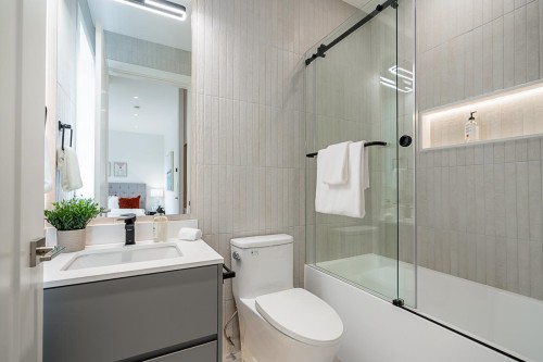 2561 2Nd Avenue W, Vancouver, BC 