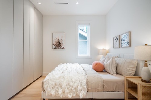 2561 2Nd Avenue W, Vancouver, BC 