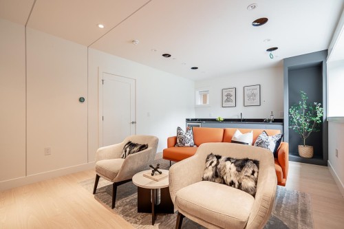 2561 2Nd Avenue W, Vancouver, BC 