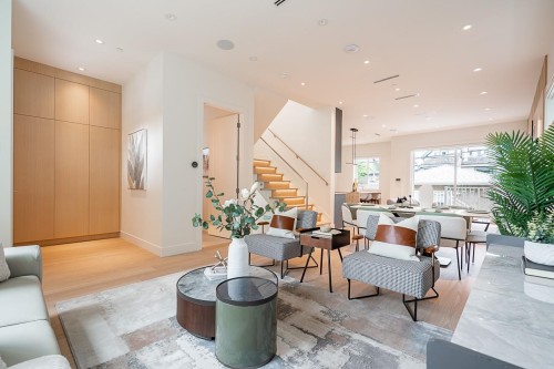 2561 2Nd Avenue W, Vancouver, BC 